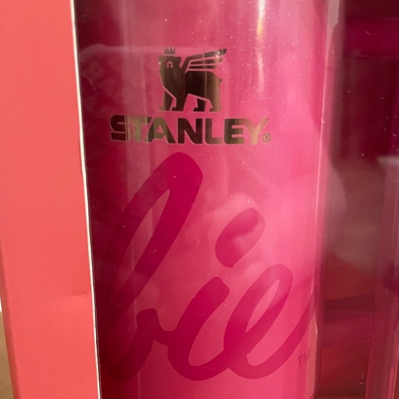 Barbie x Stanley 40 oz Icon Quencher Tumbler Limited Edition Dishwasher Safe NWT - Picture 4 of 10